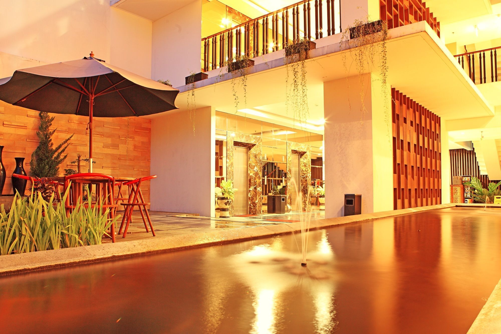 Luxury Malioboro Hotel Jogjakarta Buitenkant foto